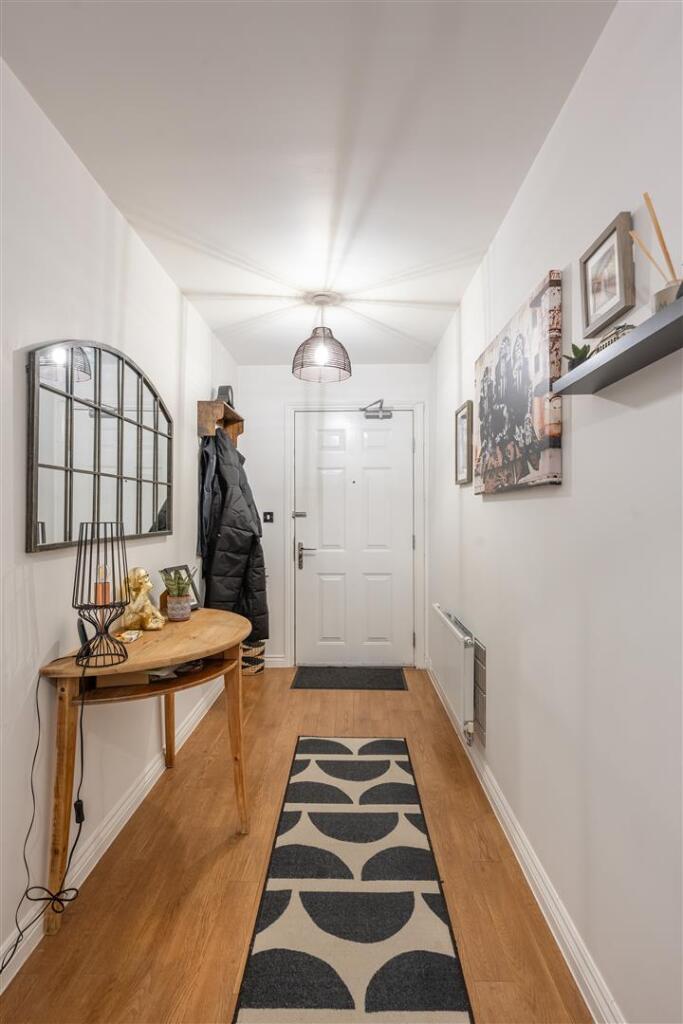 Chigwell Road, E18