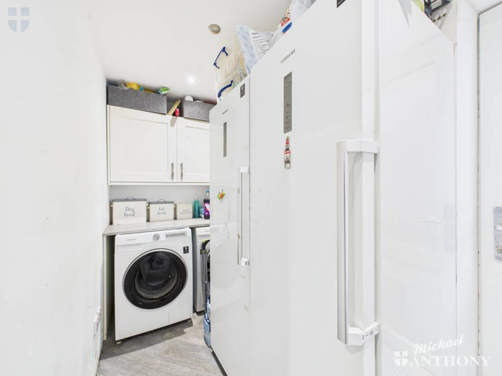 CAM03218G0-PR0806-STILL012-thumbnail-h750-70