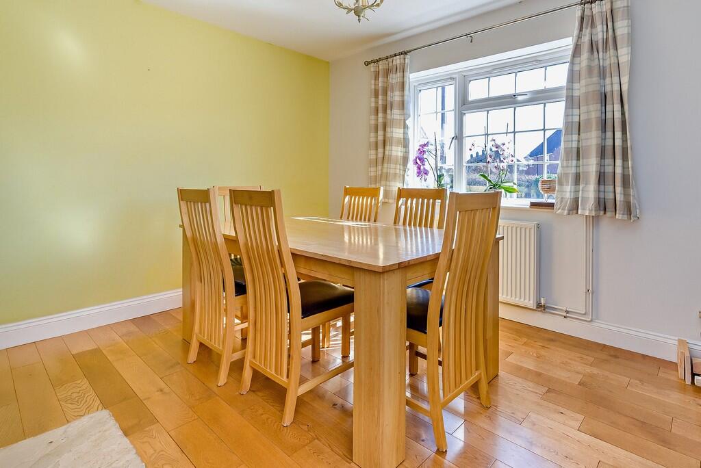 8639452-interior1...