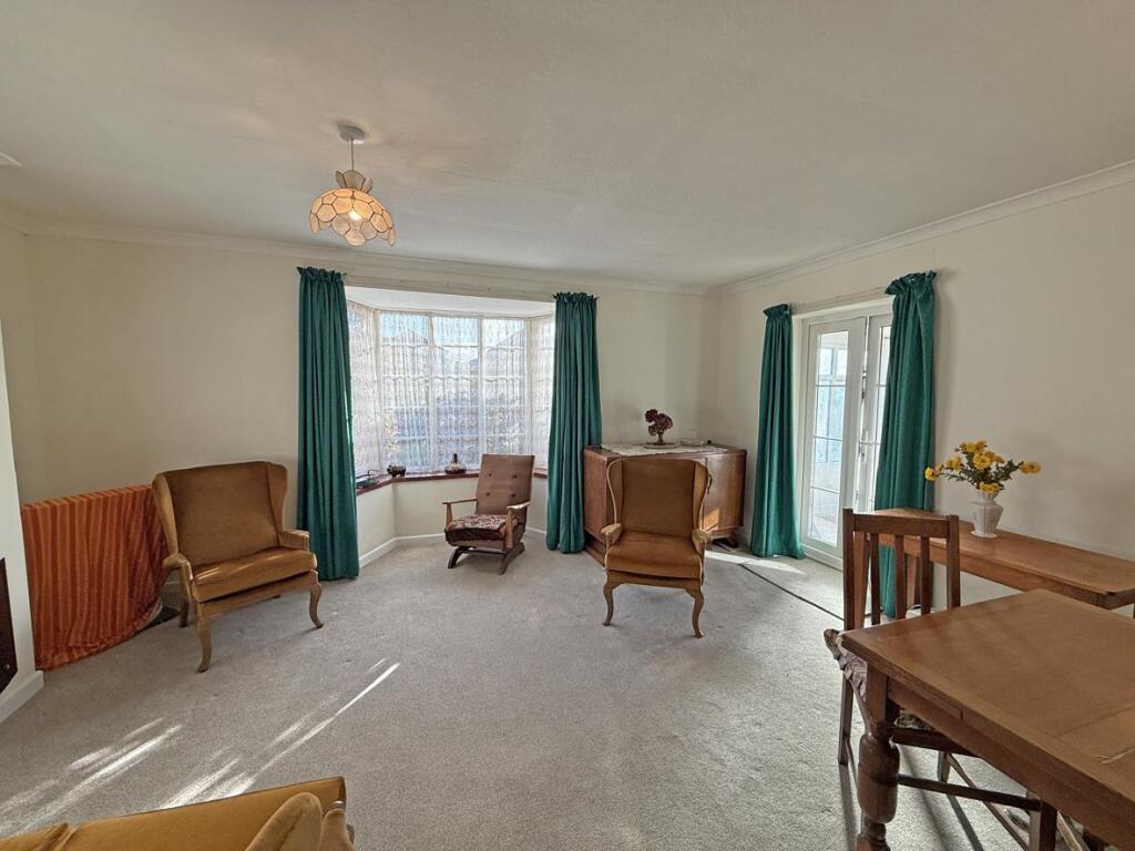 Old Woodlands Road 6 - Lounge Dining Room. 4.jpg
