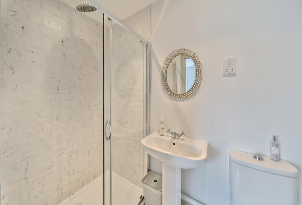 1296458-19-682db8...