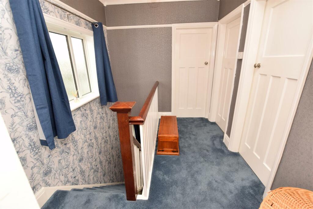 FIRST FLOOR LANDING