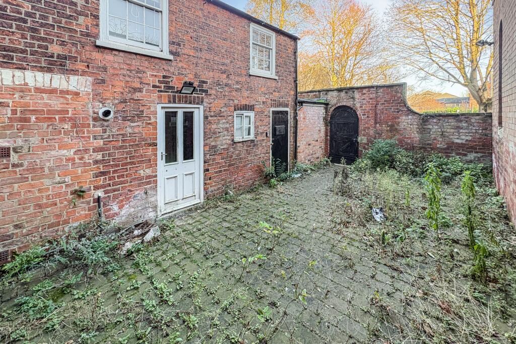 Flat 1, 2 and 3, 6 Pelham Road, Grimsby, Lincolnshire, DN34 4SU