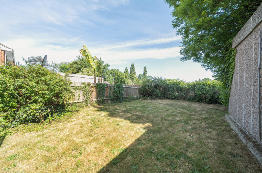 1296584-5-682c589...