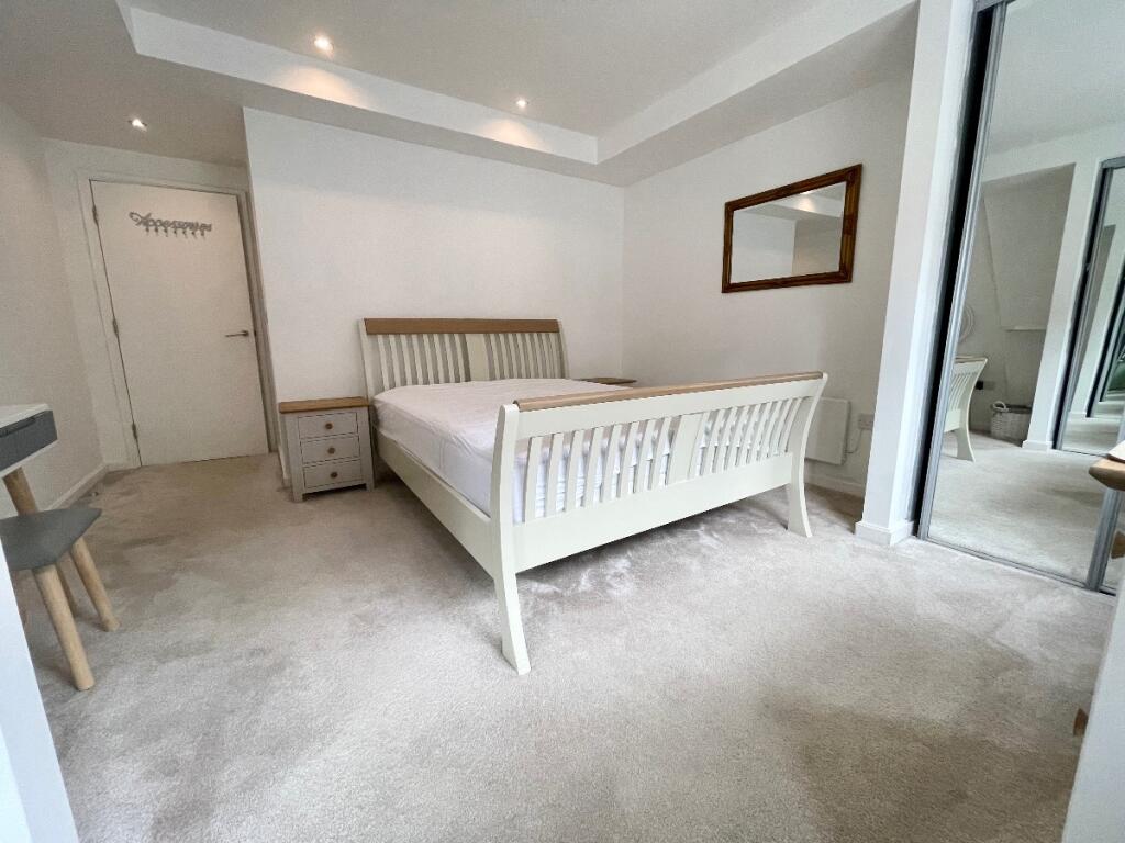 1st Double Bedroom (Kingsize Bed)