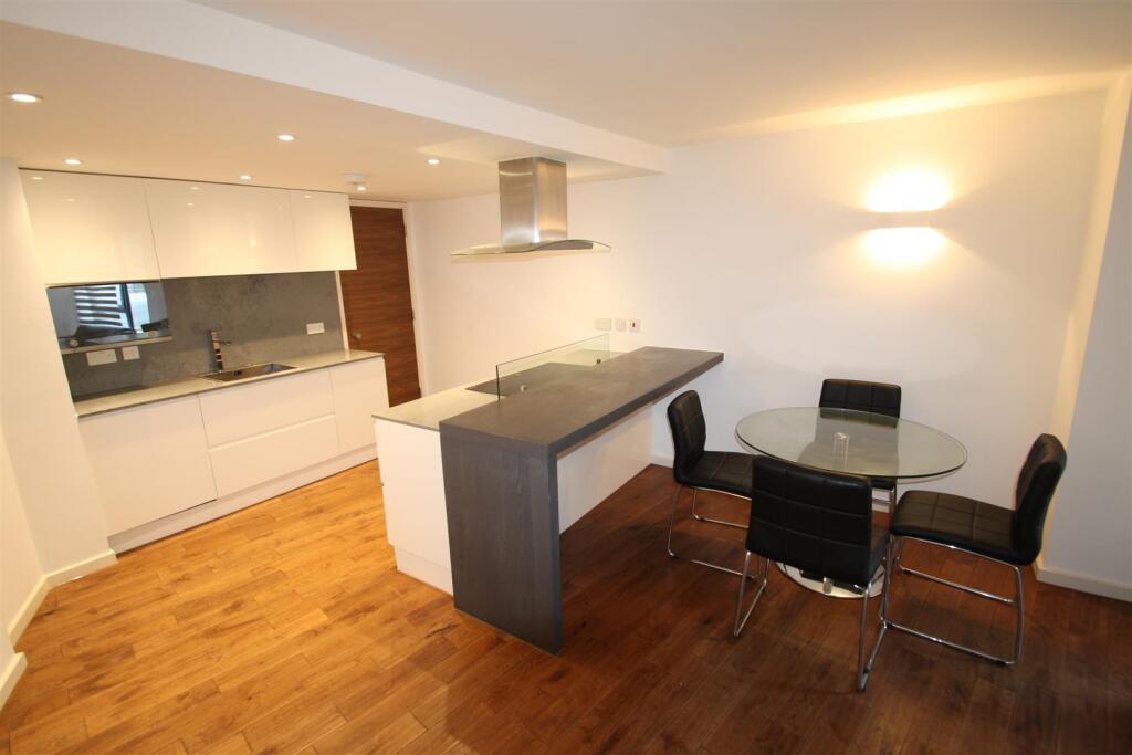 KITCHEN / DINING AREA