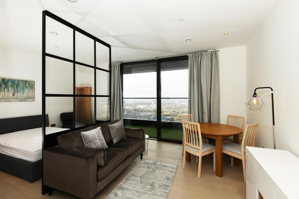 sitting room.JPG