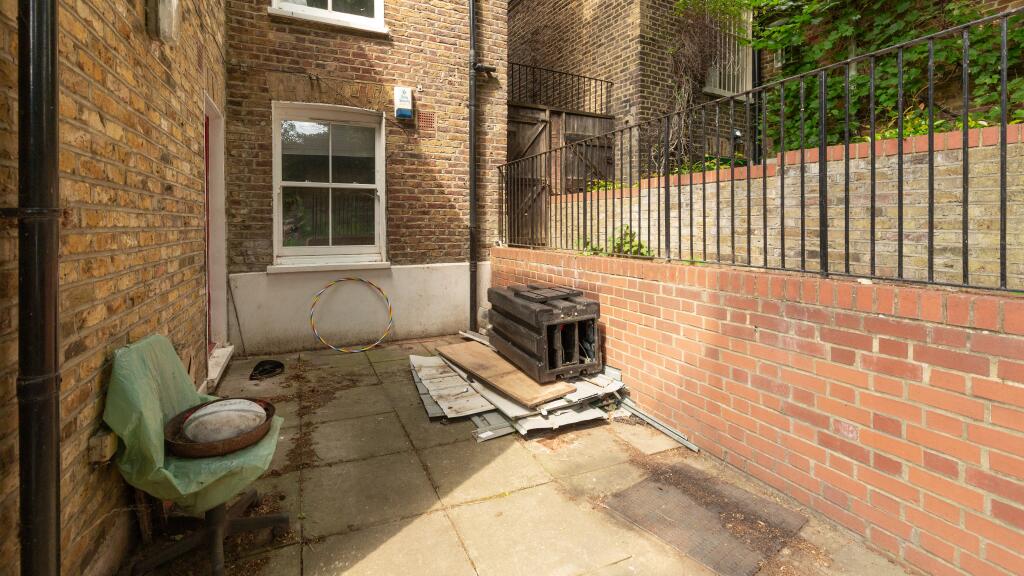 Flat A, 24 Montague Road, Hackney, London, E8 2HW