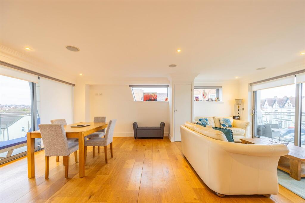 Lounge/Diner/Kitchen