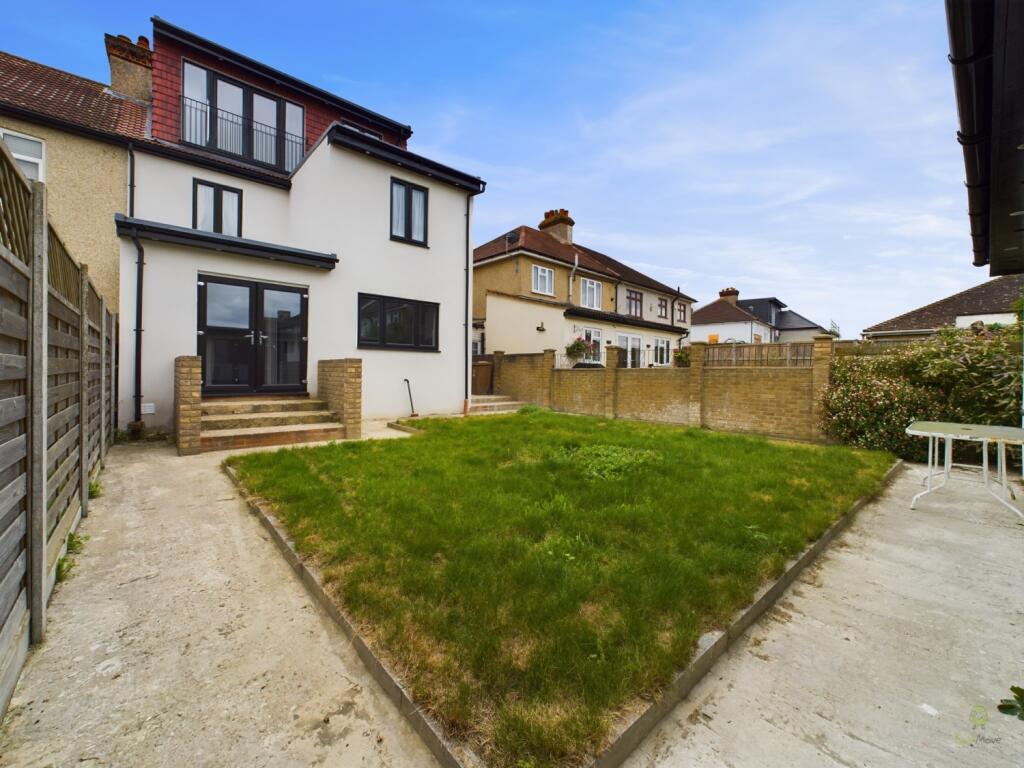 CAM01834G0-PR0204-STILL014