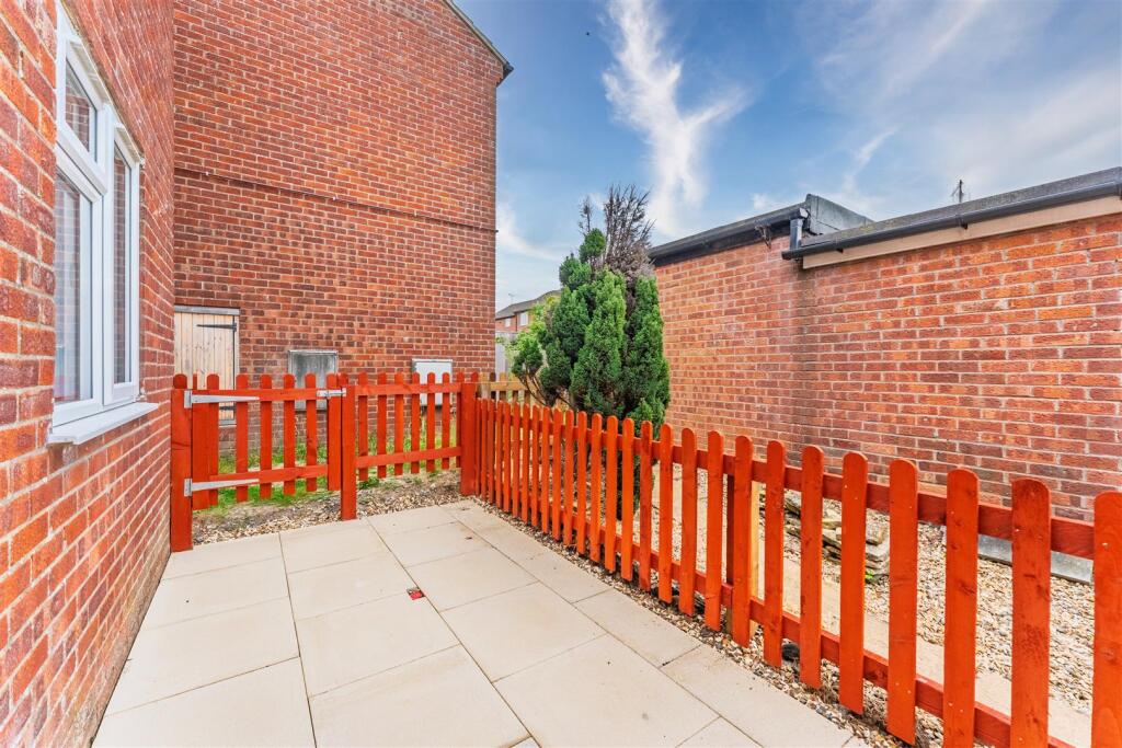 24 Gatcombe Drive Stoke Gifford BS34 8NX RAW -EXTE