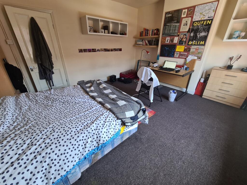 A cozy double bedroom featuring a neatly made b...