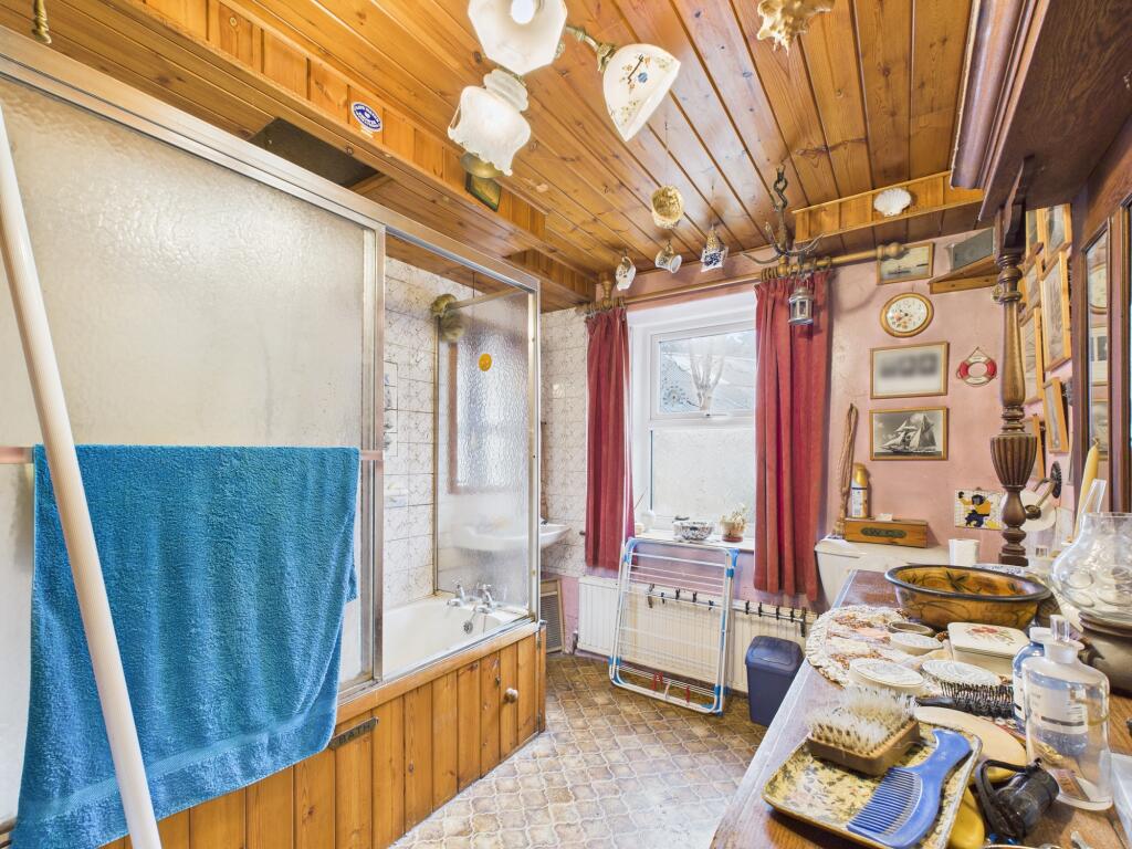 Bathroom T202509240948.jpg