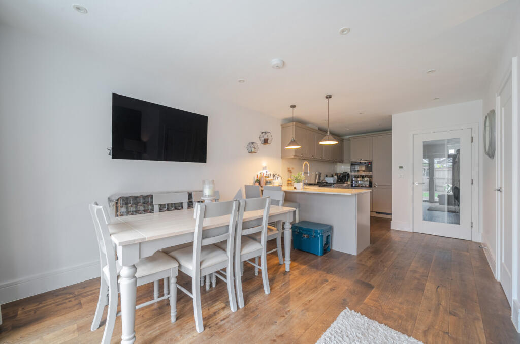 1348480-8-68b875d...