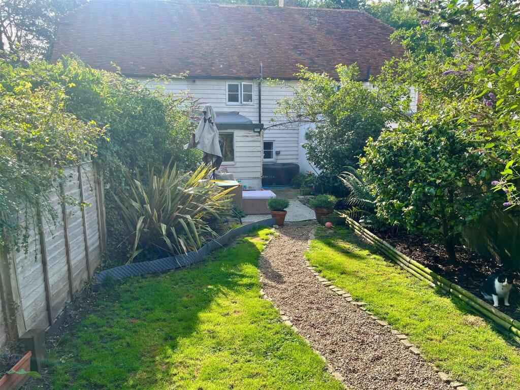 Wentworth garden 2.jpg