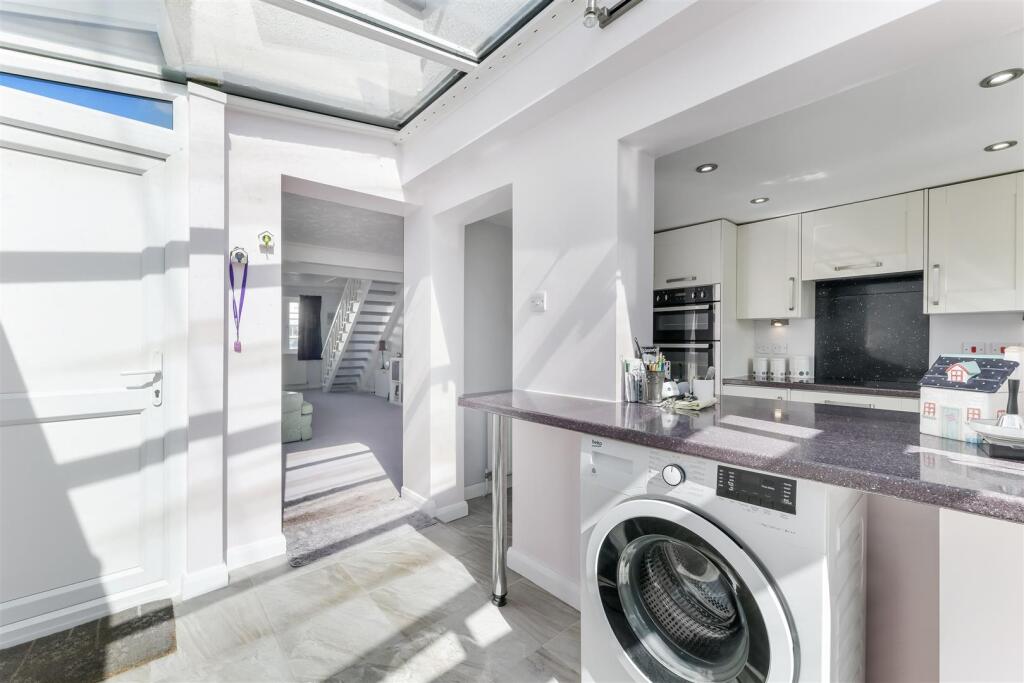 FERNDALE ROAD (11).jpg