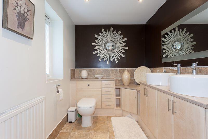 EN SUITE