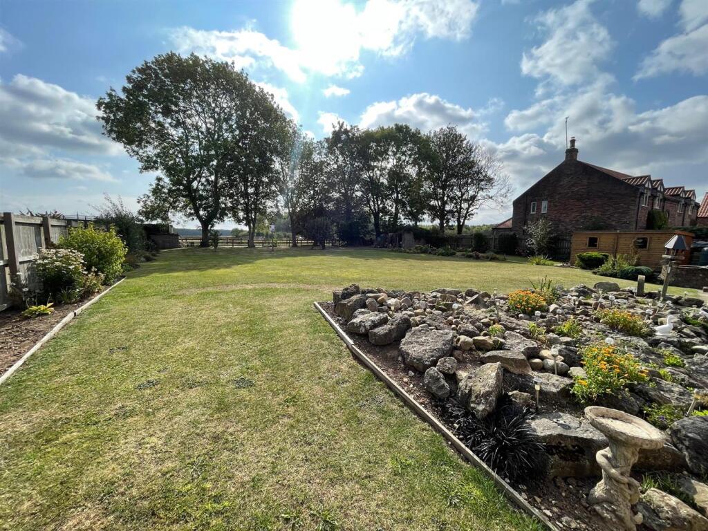 GARDEN 1.jpg