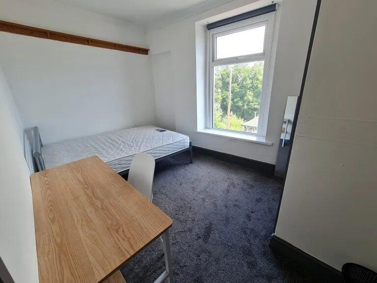 14-TerraceRoad Bed r