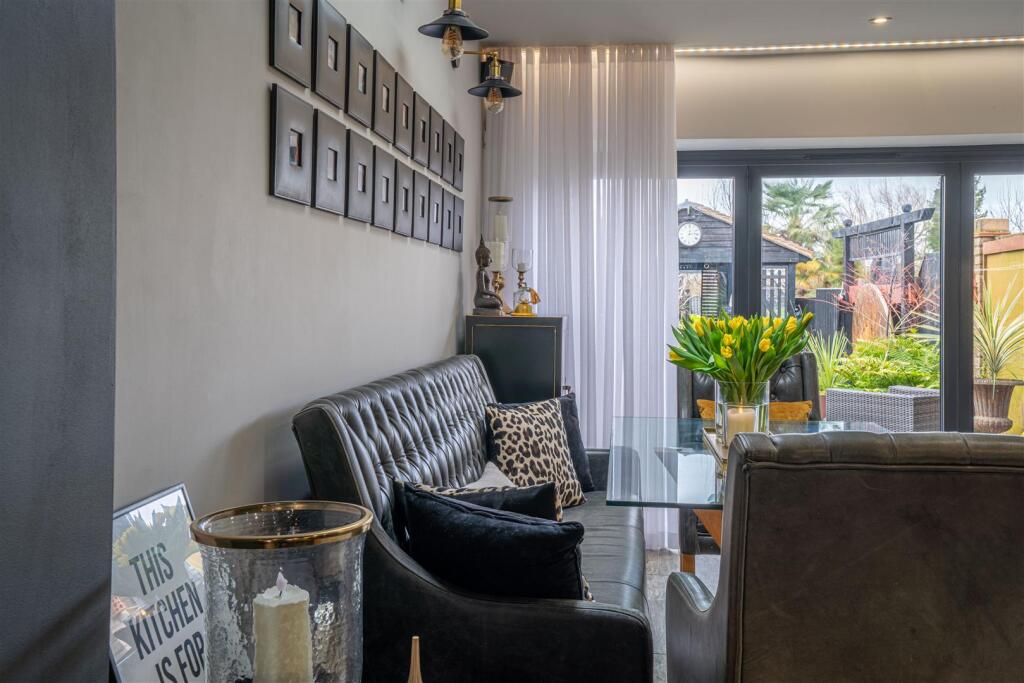 Luxury Fully Fitted Kitchen/Dining Room