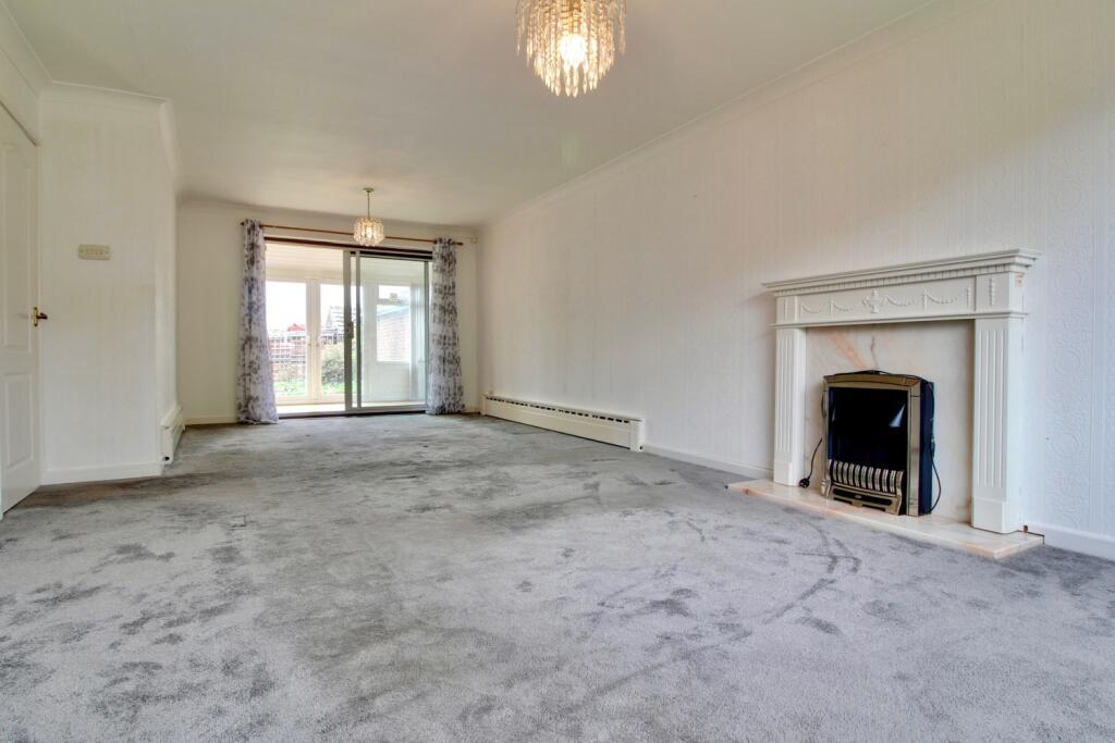 Full Length Lounge Diner - Gus Critchlow EweMove H