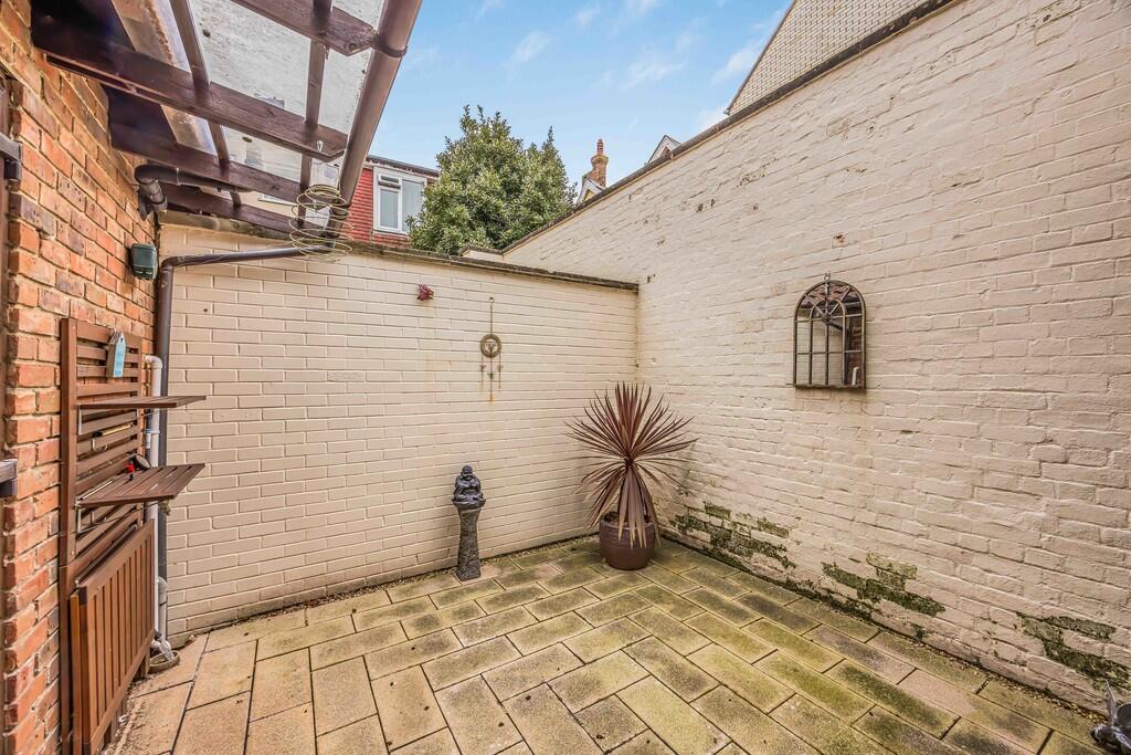8 Westcliff Mews,...