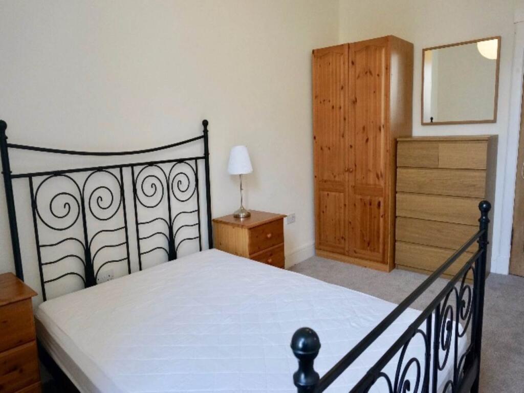 33 Comely bed 2