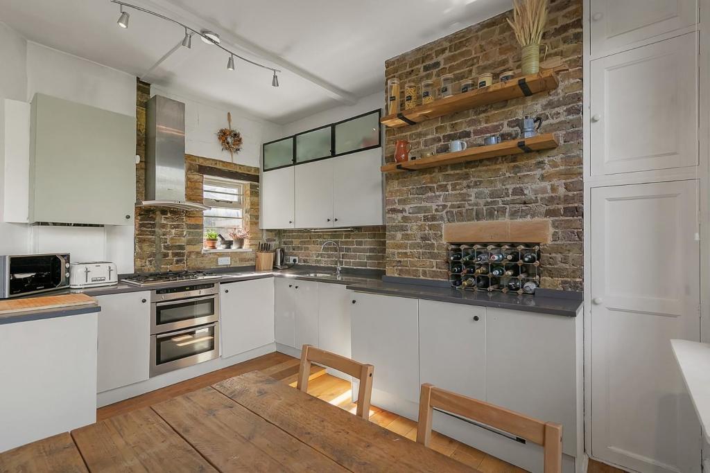 Kitchen (5).jpg