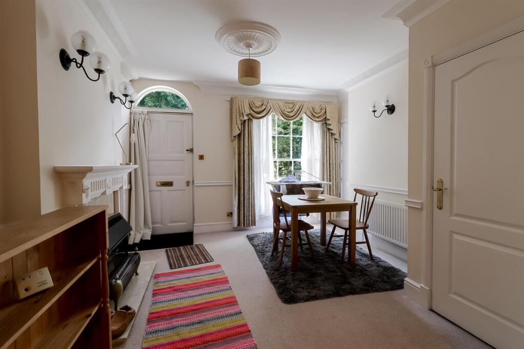 2-bed-2-bath-central-cheltenham (13).jpg
