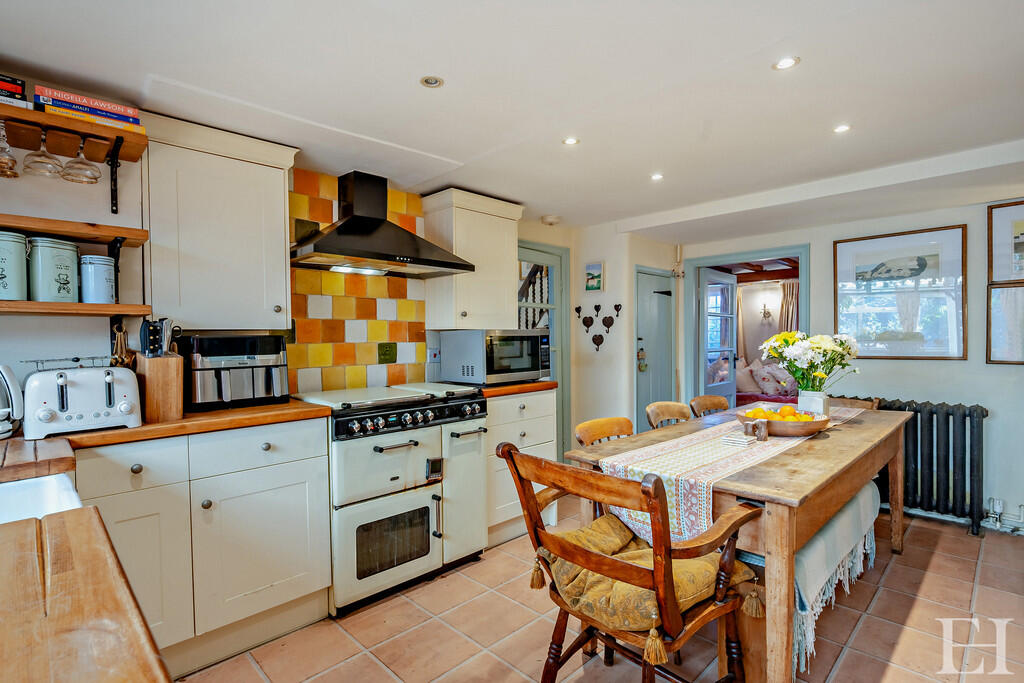 8663375-interiorW...