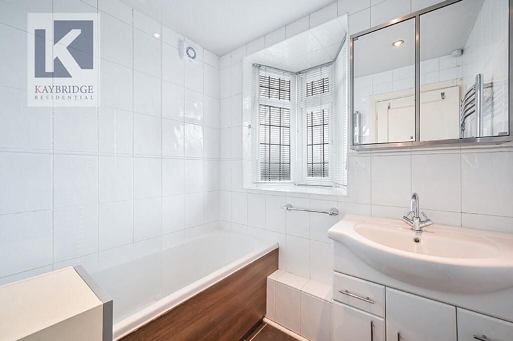 Ravensfield Gardens, KT19 0SR