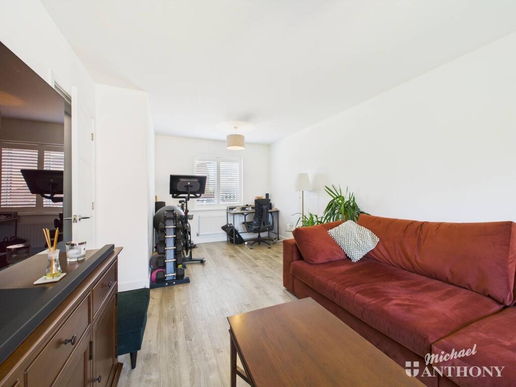 CAM02773G0-PR0265-STILL005