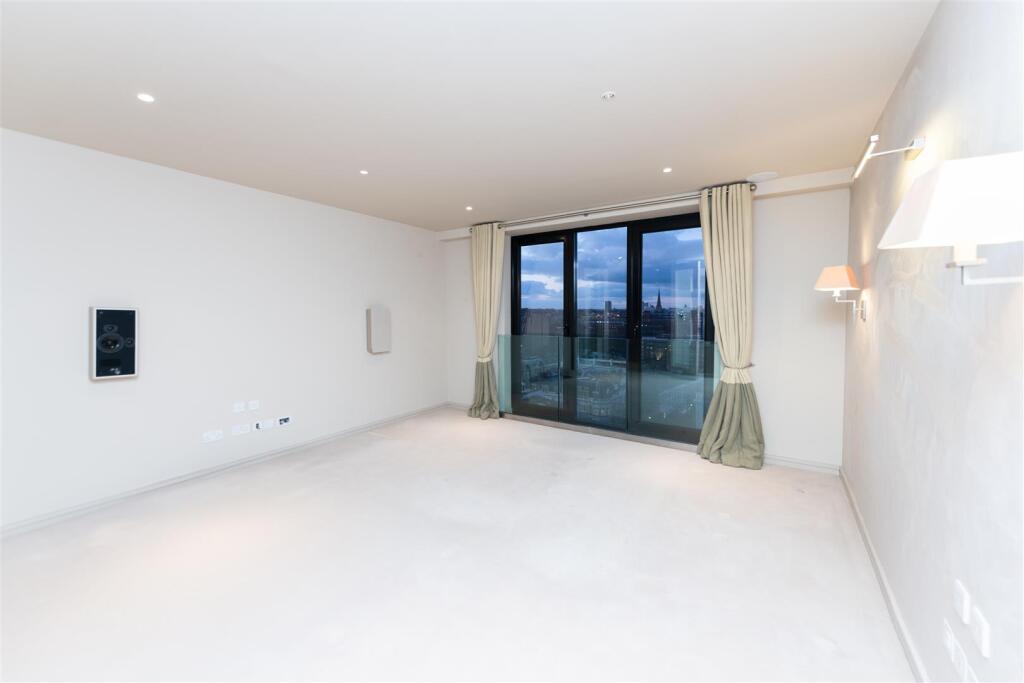 Master Bedroom    .jpg