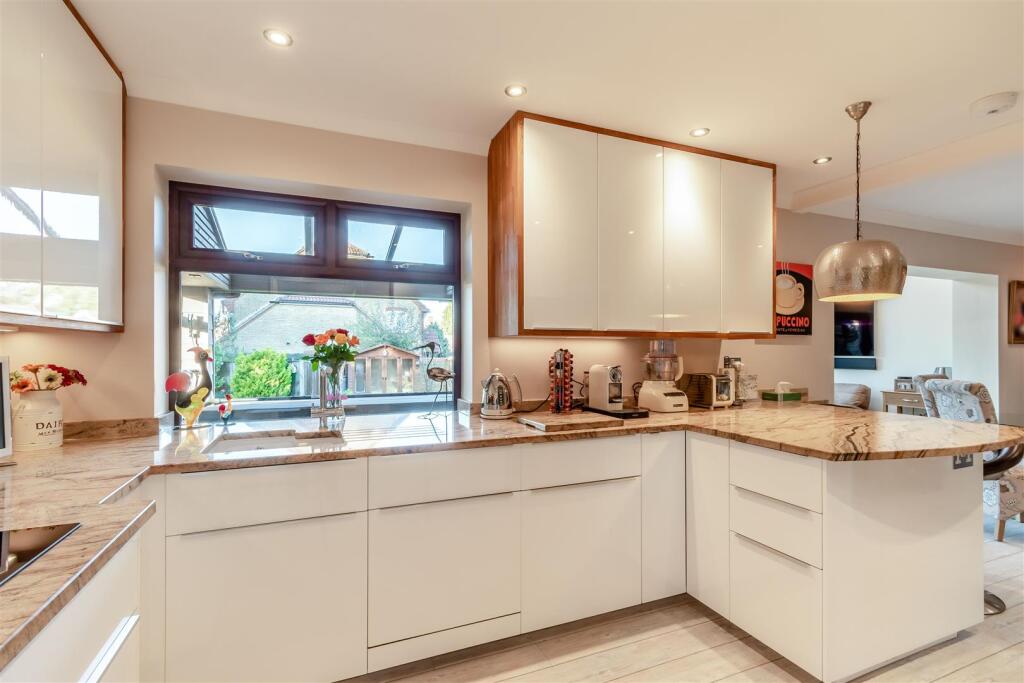 8527408-interior03.jpg