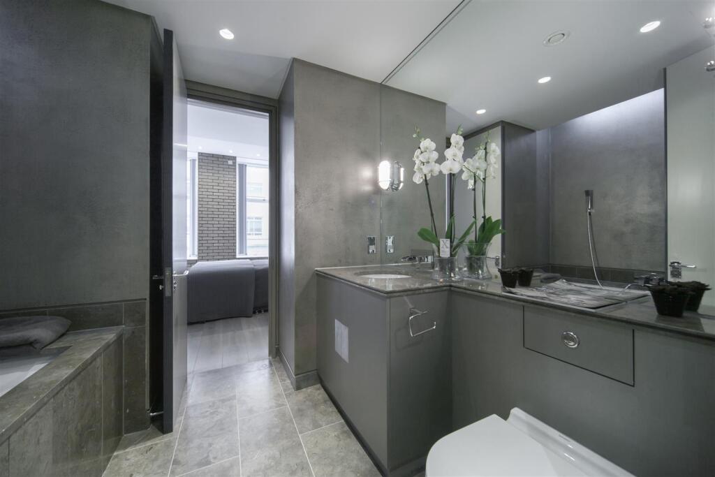 bathroom (1).jpg