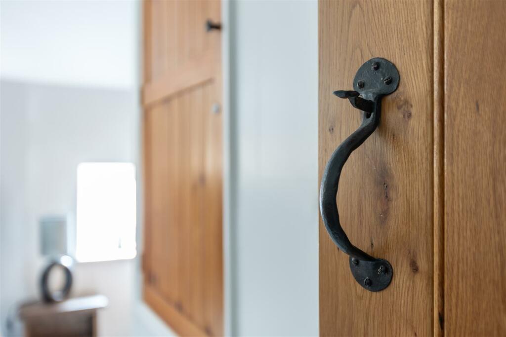 Kays Cottage Details-1.jpg