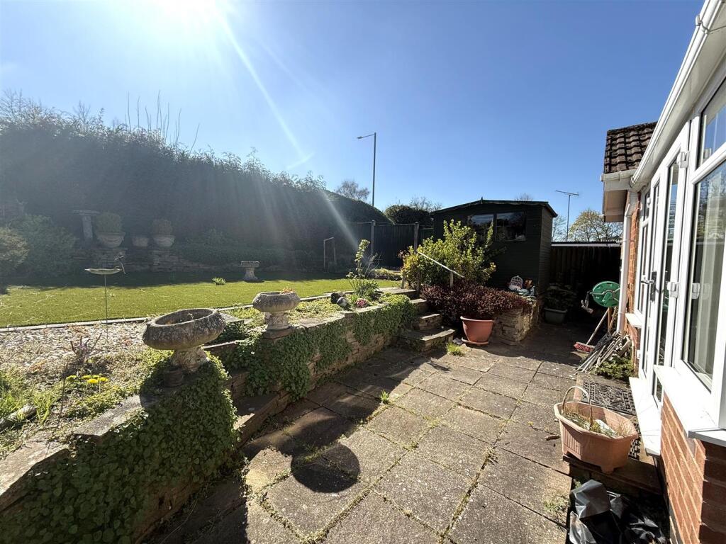 7 mayflower drive new garden.jpeg