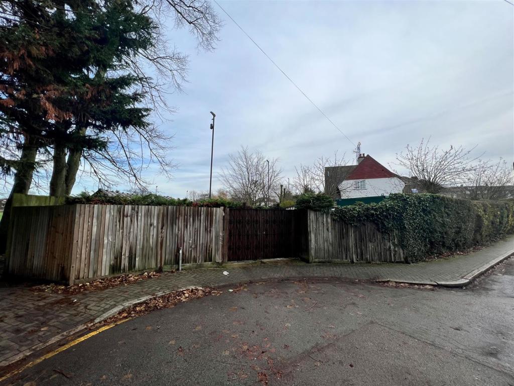 gate preston way rear.jpg