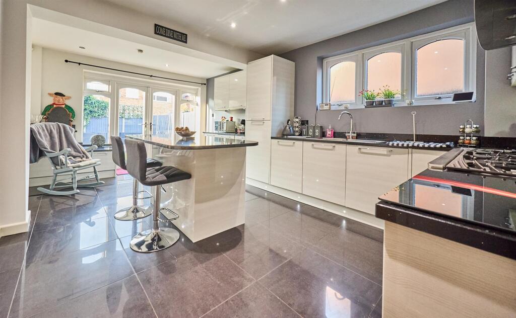 Barbara Avenue 9.jpg