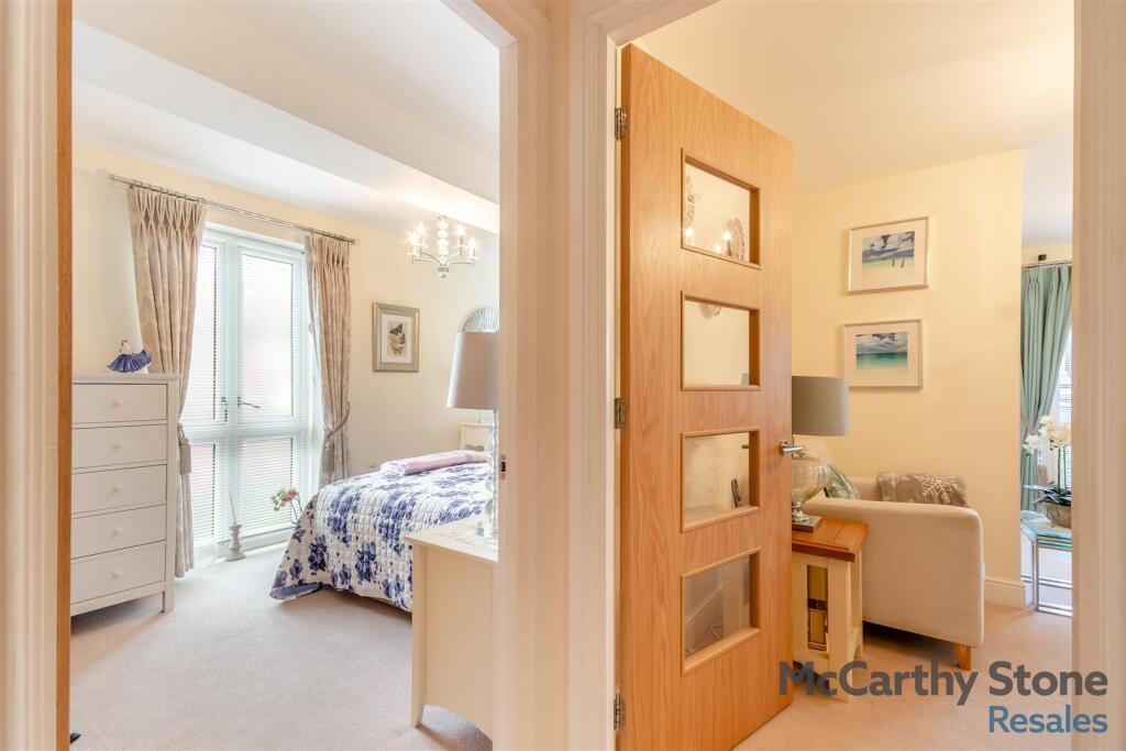 8666611-interior18.jpg