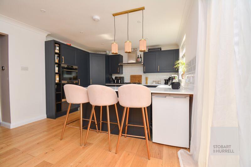 Dining to Kitchen 