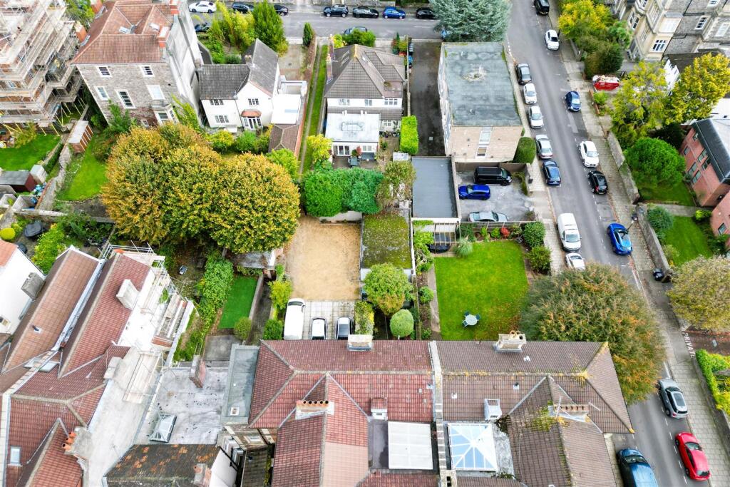 Middle garage to rear of 74 Pembroke Road, Clifton