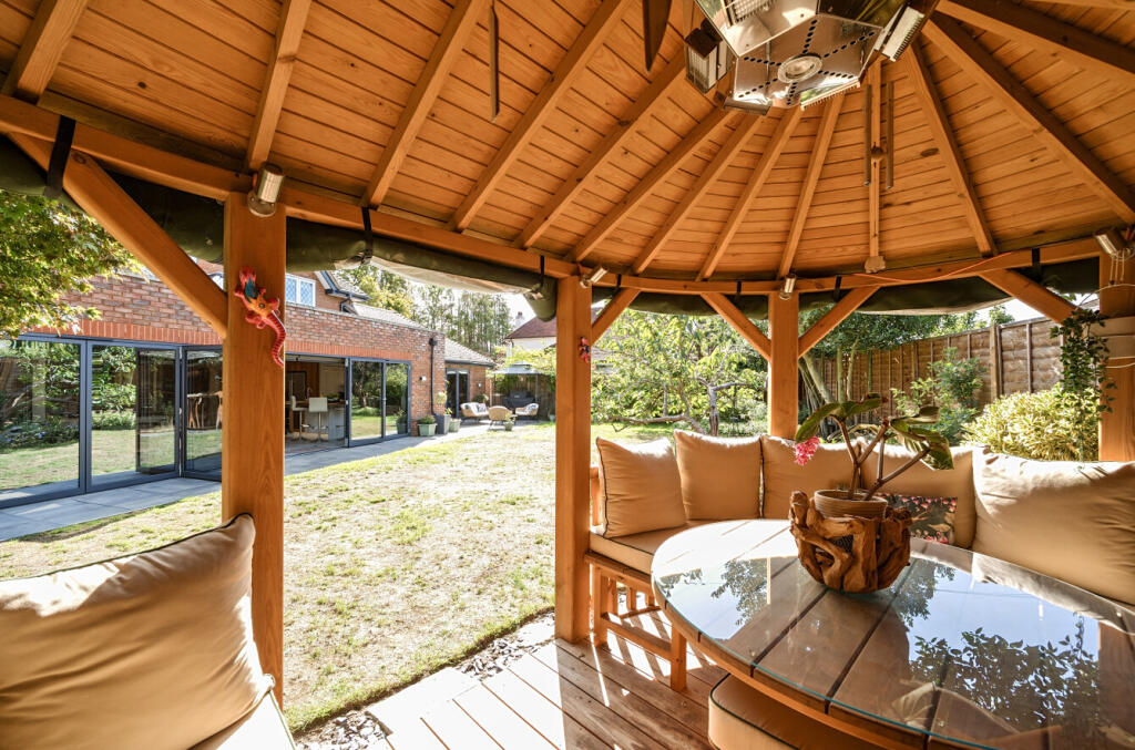 1348674-13-68bf10...