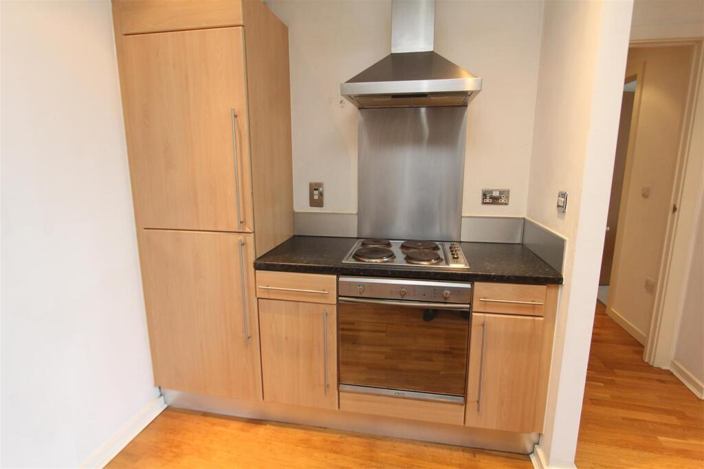 Kitchen3.JPG