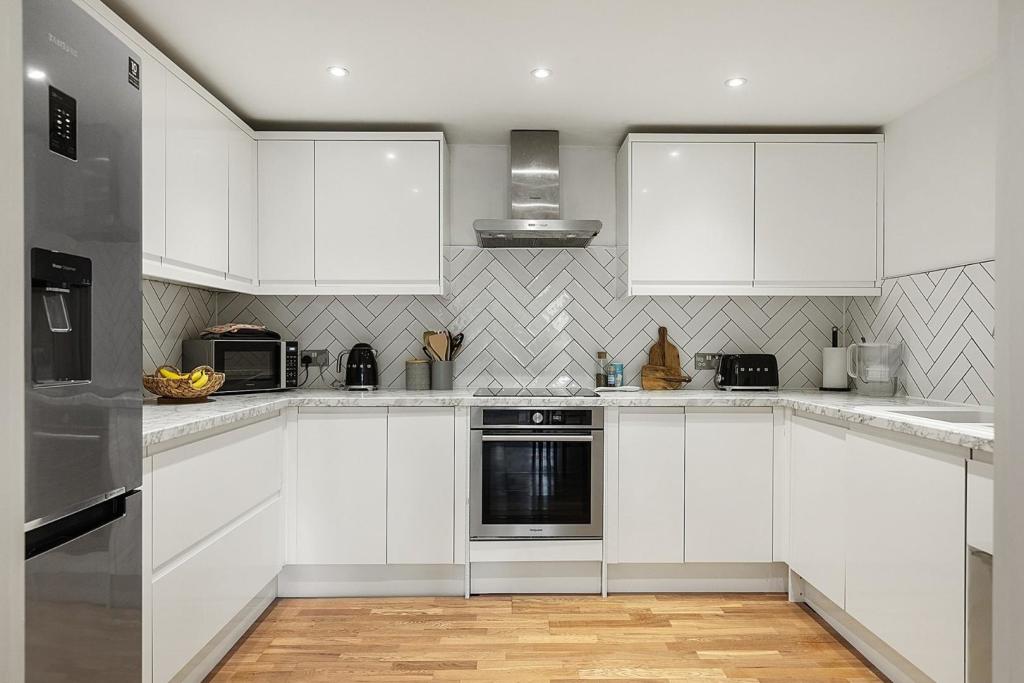 Kitchen (1).jpg