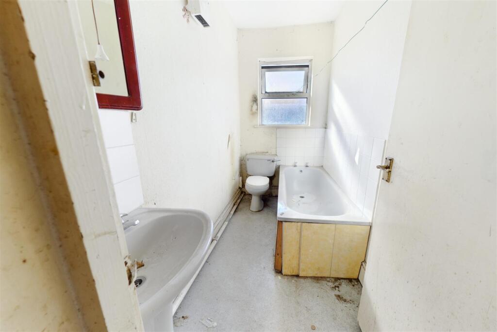 TFF, 36 Seymour Road, Easton, Bristol BS5 0UN | Le