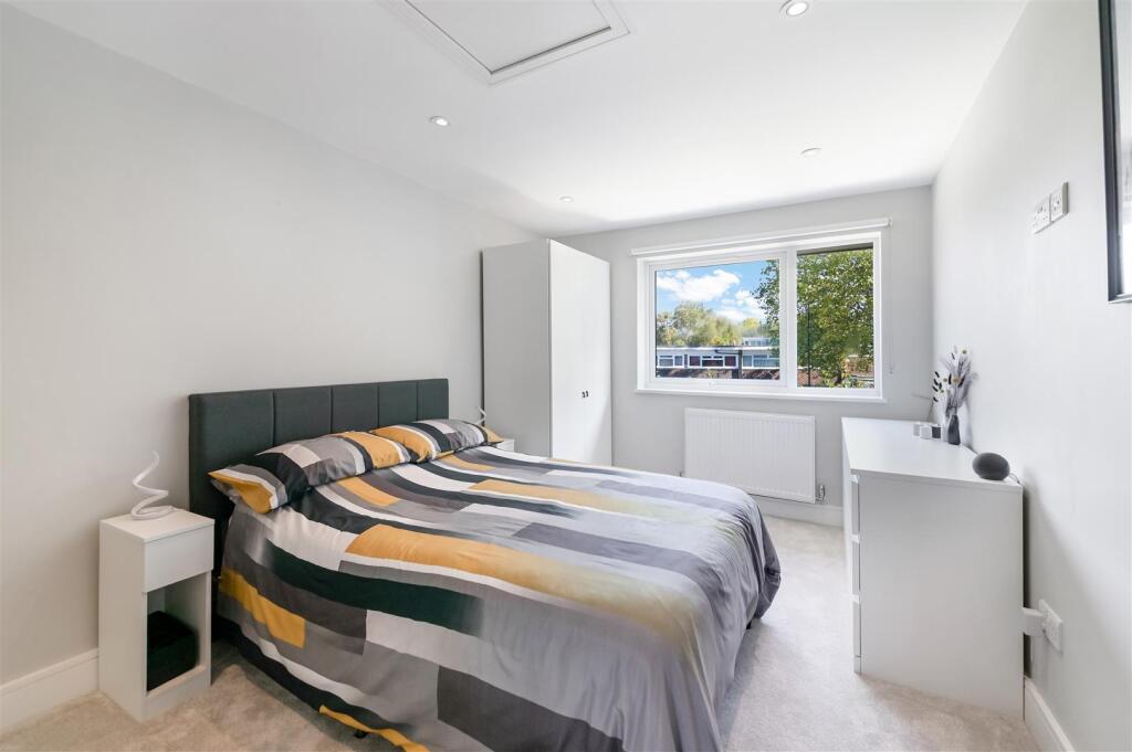 DEANS CLOSE,18-81.jpg