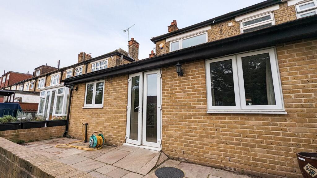 Yoxley Dr IG2