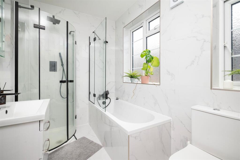 Bathroom - Marlow Court.jpeg