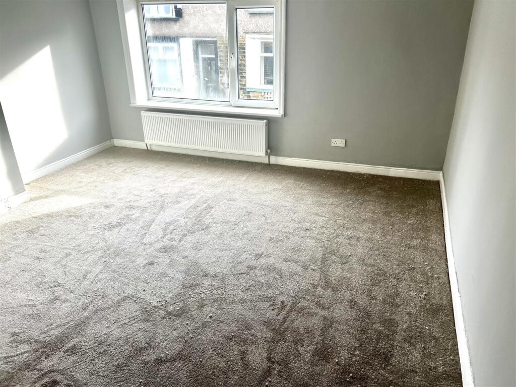 Bedroom 111.jpg